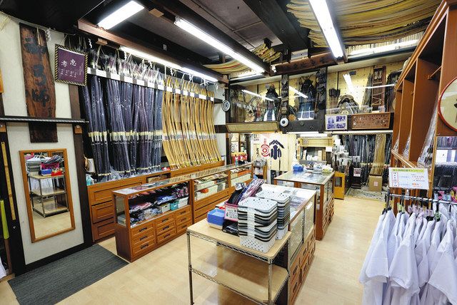 伝統の先頭を進む スキー板もヒントに 創業240年余、「なぜ」を持ち