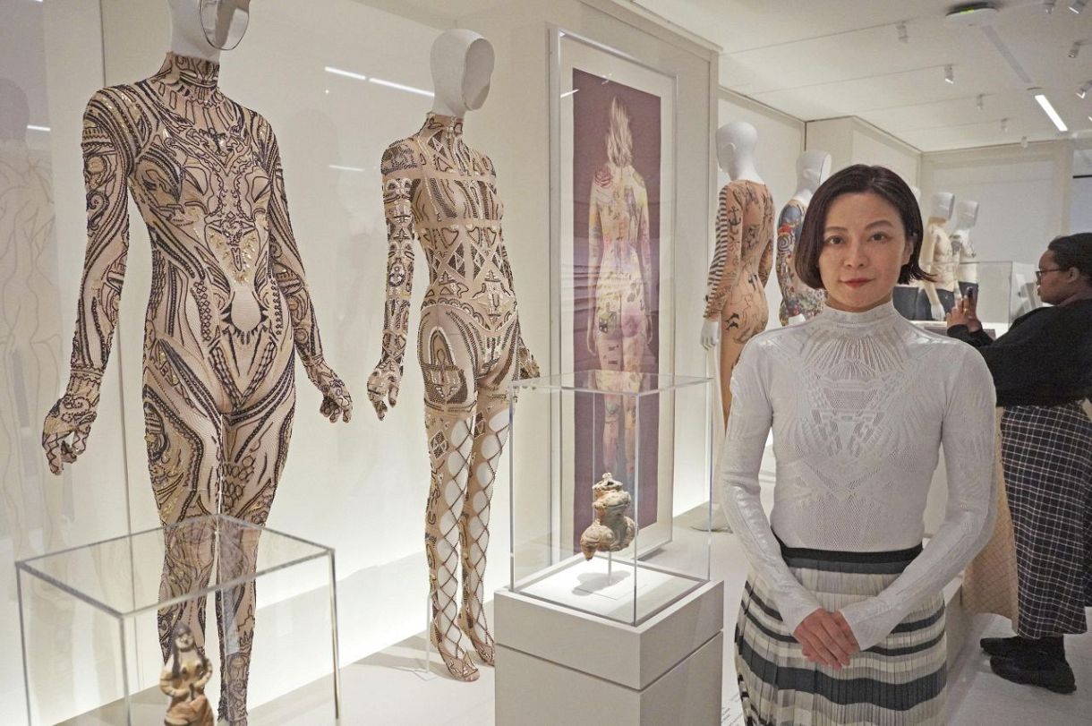 米でコスチュームアート展公開 レディー・ガガの廣川さん作品も：東京