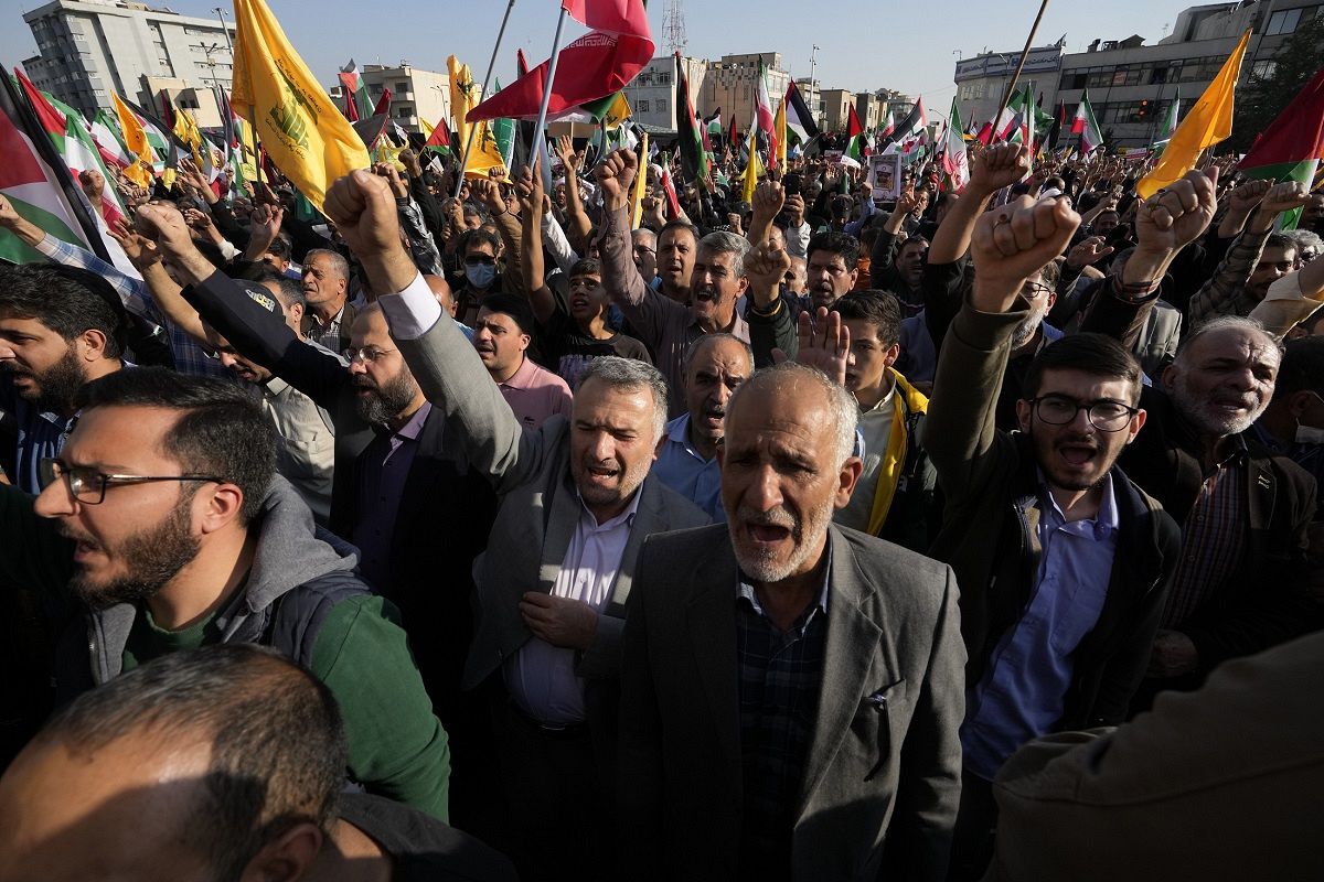 テヘランで行われたイスラエルへの抗議デモ＝18日、AP