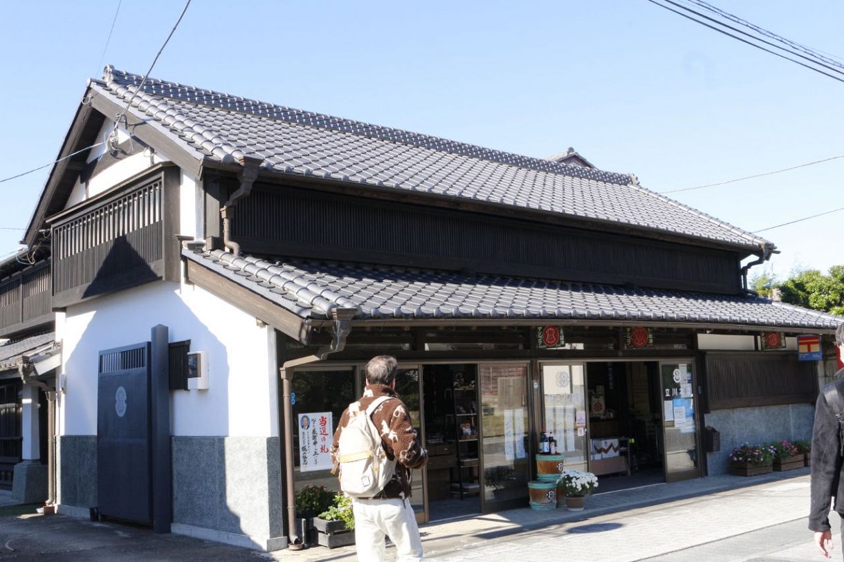 江戸後期から伝わる独自の製法で販売している常陸太田市の立川醤油店（マンゴク醤油醸造元）。