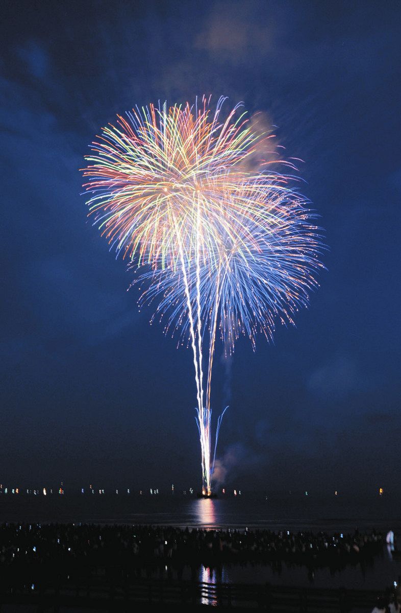 2500発 夜空彩る 5年ぶり鎌倉花火大会が開催：東京新聞 TOKYO Web