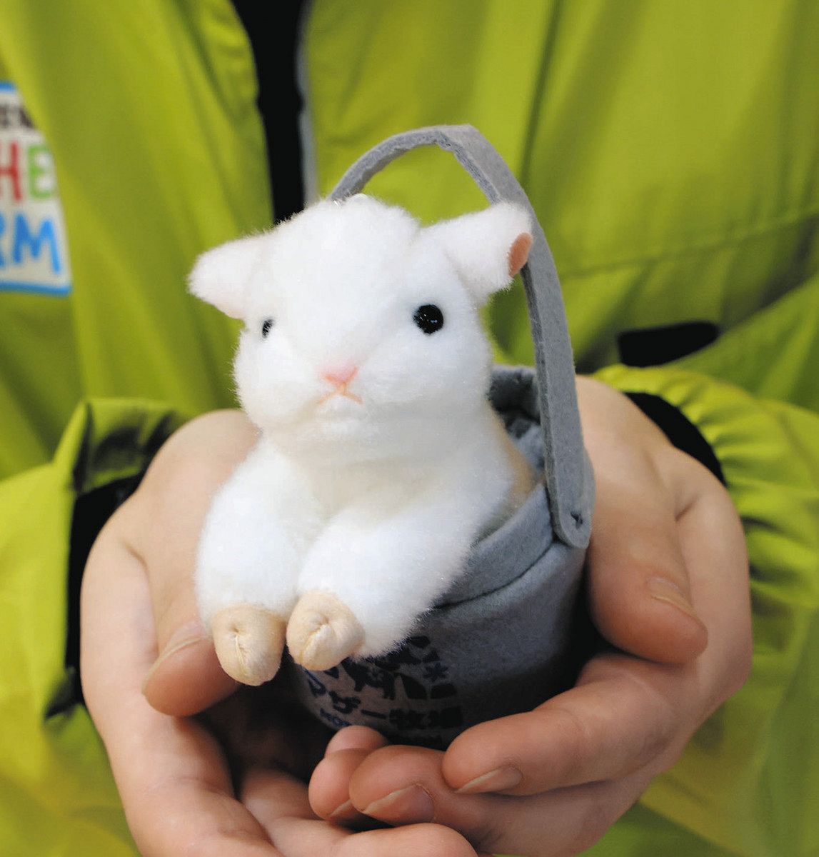 マザー牧場が「バケツひつじ」キーホルダー発売 おとなしくなる「体重