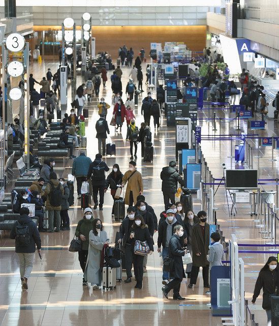 Departure hall for domestic flights at Haneda Airport, where passengers come and go = 9:09 am on the 9th, in Ota-ku, Tokyo