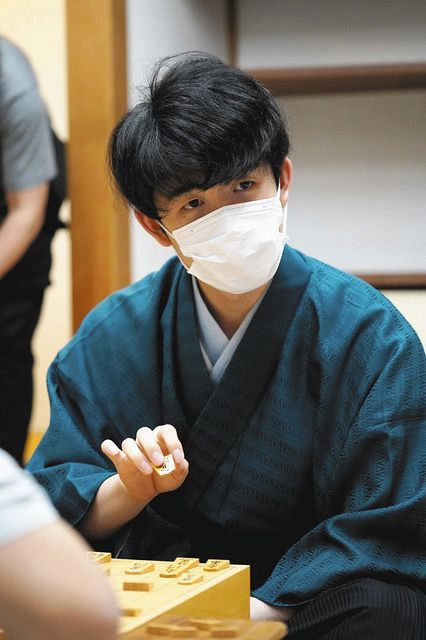 藤井聡太棋聖が最年少で初防衛 渡辺名人に3連勝 九段昇段も最年少の18歳11カ月 東京新聞 Tokyo Web