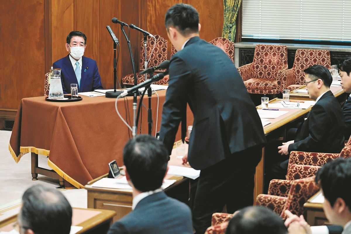 3月18日に開かれた衆院政治倫理審査会。左奥は下村博文元文部科学相