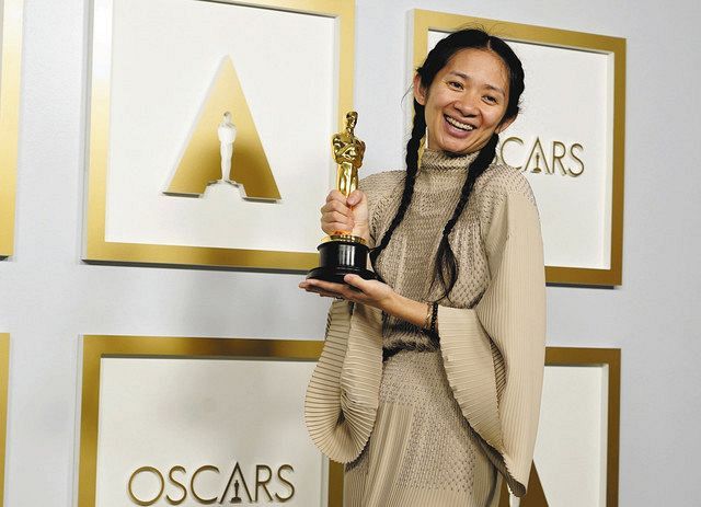 米アカデミー賞で、作品賞と監督賞、主演女優賞の最多３部門を受賞した「ノマドランド」のクロエ・ジャオ監督（AP）
