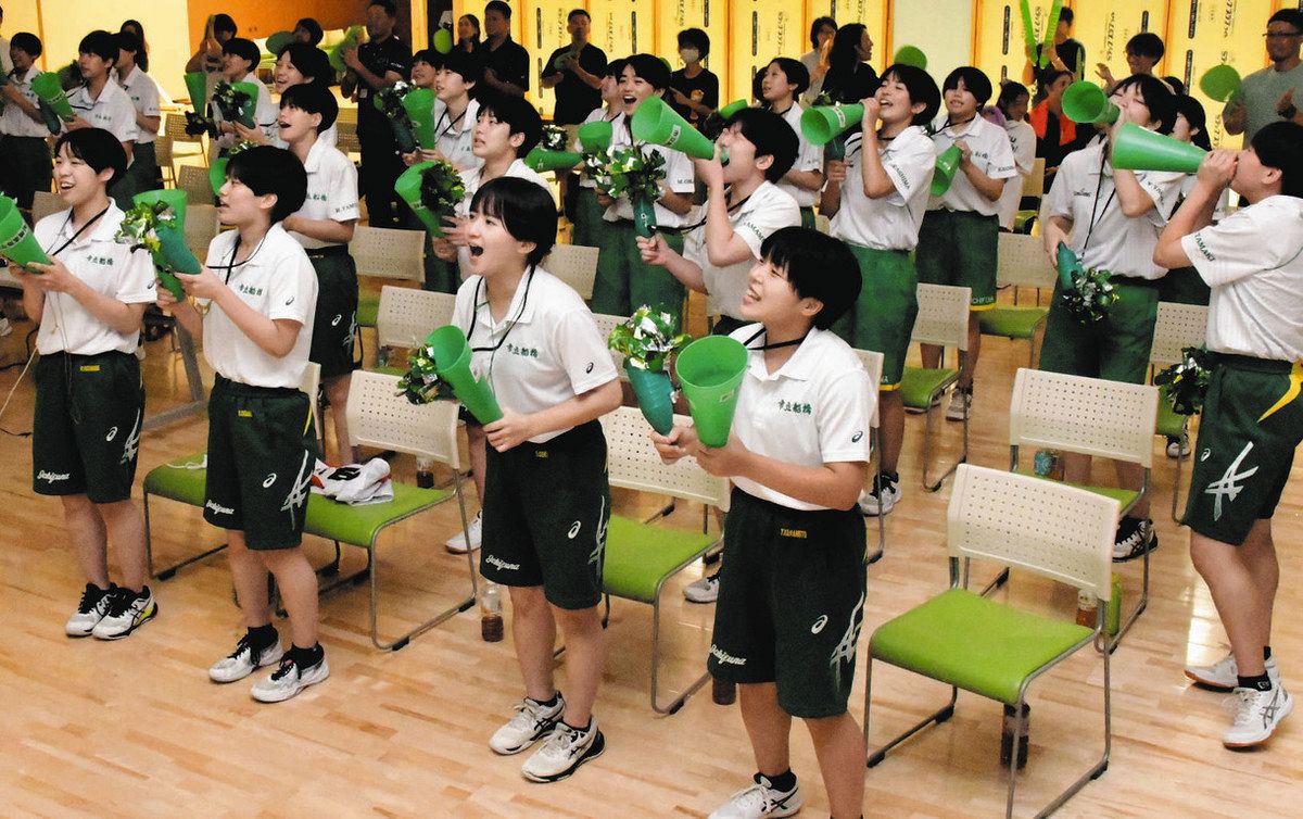 女子バレー パリ五輪女子バレー・ポーランド戦「次戦こそ」 船橋ゆかり2選手に熱い声援 市船女子部員ら60人テレビ観戦：東京新聞デジタル
