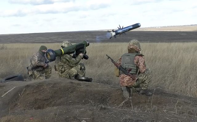 ミサイル 対戦 ジャベリン 車 気まずいウクライナ軍、大統領の目の前で対戦車ミサイル｢ジャベリン｣試射に失敗