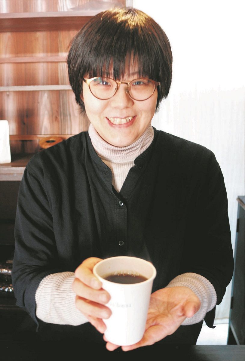 加賀地域の人や能登からの2次避難者ら多くの人にコーヒーを飲んでほしいと話す山崎里香さん