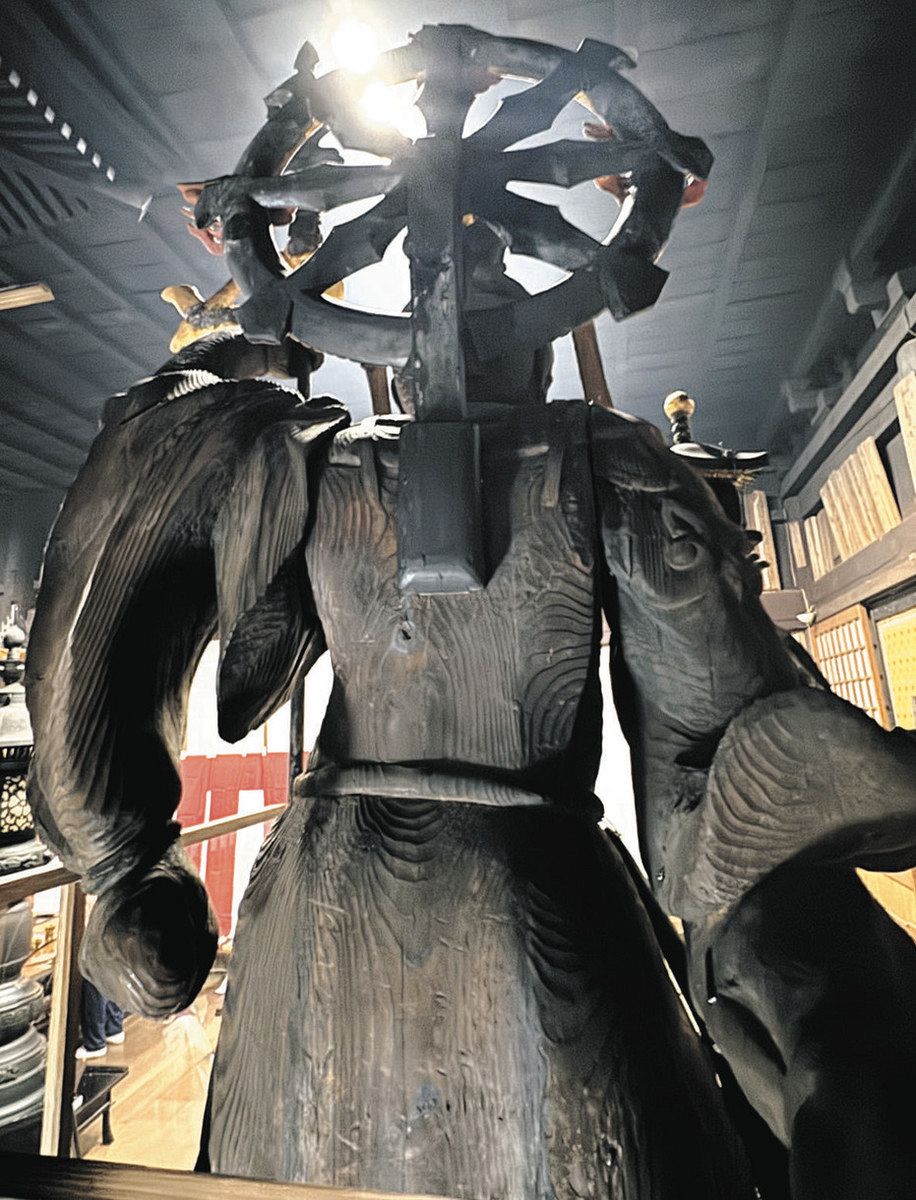 足利・最勝寺 毘沙門天像 263年ぶり「出開帳」 山火事の避難時に破損