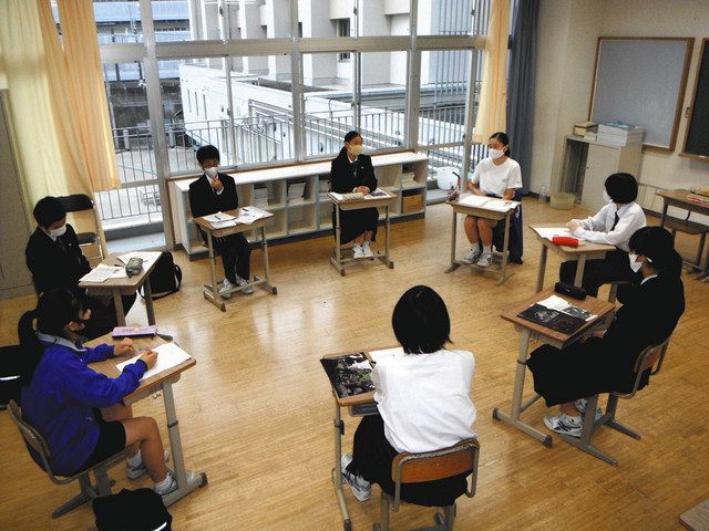 ぱらぱらじっくり 教育に新聞を 記事巡り生徒たち議論 社会に目向ける声上がる 東京新聞 Tokyo Web