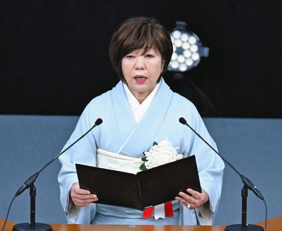 日本大の入学式で祝辞を述べる林真理子理事長
