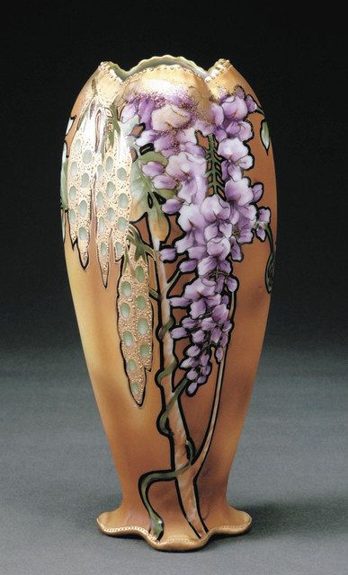 オールドノリタケ×若林コレクション＞（上）《色絵金彩藤文花瓶》 1891