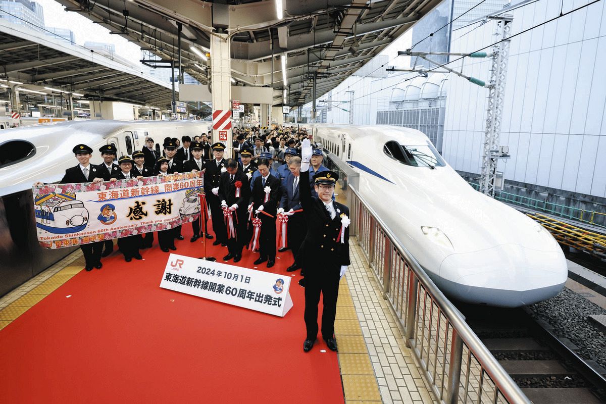 進化続ける東海道新幹線…食堂車は姿を消したけど、個室に車内