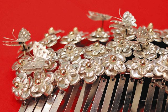 姫の前ざし」には、小さな蝶がついている