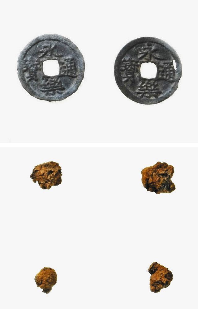 調査で見つかった銅銭（上）と火縄銃の弾（いずれも八王子市教委提供）