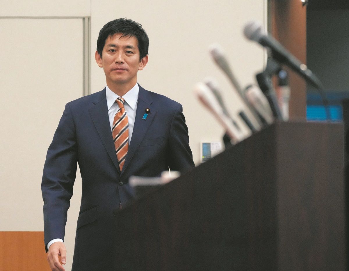 記者会見に臨む小林鷹之氏＝国会内で（木戸佑撮影）
