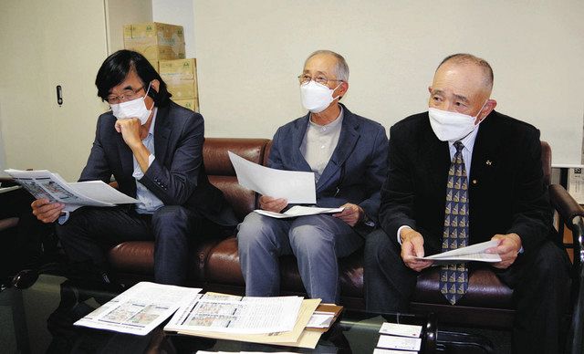会見で米軍機などの騒音被害を訴える福本道夫団長（中）ら＝東京都立川市で