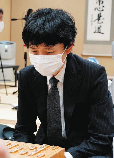 王位戦と相性のいい澤田真吾七段も、白組の暫定首位につけている＝東京都渋谷区の将棋会館で