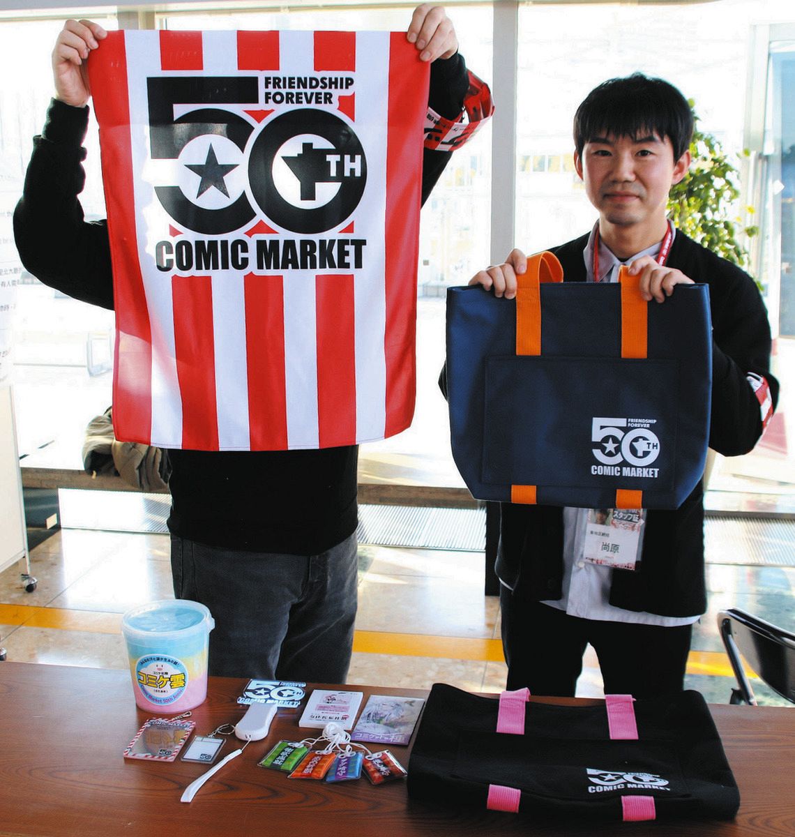コミケ愛にウルウル、初参加にワクワク 50周年記念の107回 取材すると