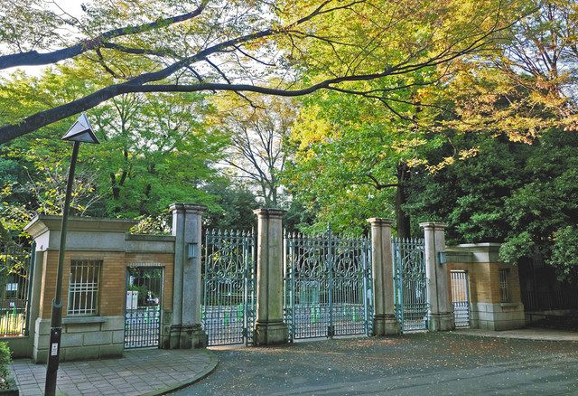 １９１１（明治４４）年につくられた上野動物園の旧正門。今は一般には使われていない