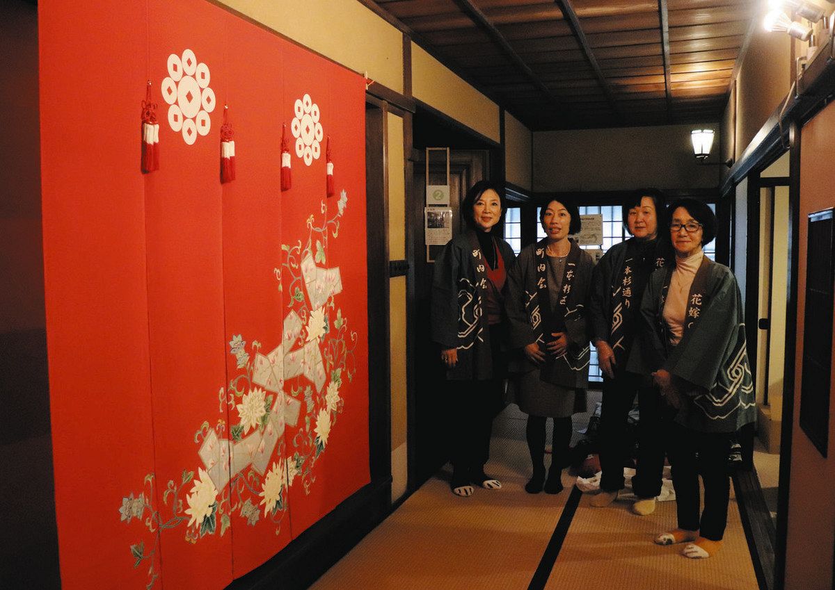 能登応援 石川・七尾に伝わる風習 「花嫁のれん」展 千駄木で10日まで