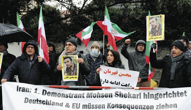 イラン政府、「ヒジャブ」抗議デモ参加者2人の死刑執行 1人は公開処刑、反対意見封じる狙いか:東京新聞デジタル