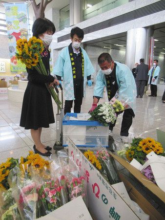 新型コロナ 消費が減少の花 県庁などで直売 農家支援でｊａ安房 東京新聞 Tokyo Web