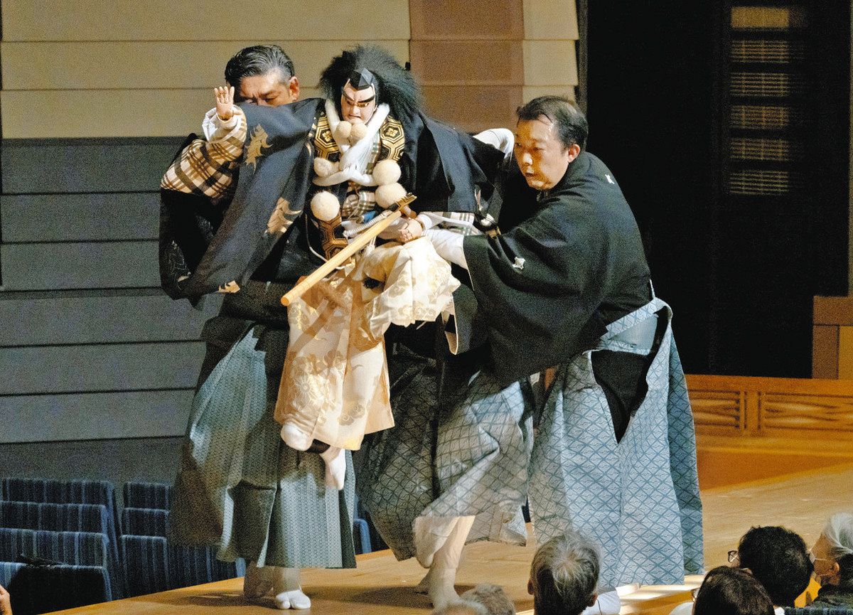 国立劇場2月文楽公演 勧進帳、花道で飛び六方 吉田玉助「人形遣いの
