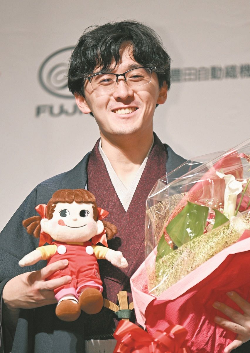 藤井聡太さんを追いかけてここまで来られた」伊藤匠新叡王、夢に見た初