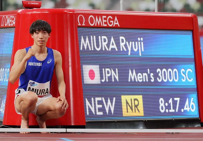 男子３０００メートル障害決勝で８分１７秒４６の日本記録で優勝した三浦龍司（榎戸直紀撮影）