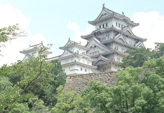 訪日客の入場料引き上げが検討されている世界遺産の姫路城＝兵庫県姫路市で（資料写真）