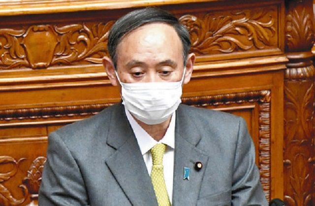 参院本会議で代表質問に答弁する菅首相