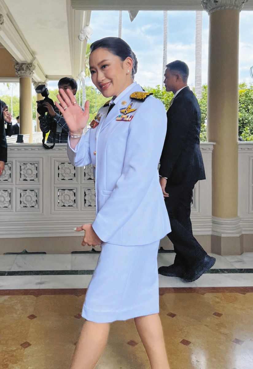 ペートンタン新政権が発足 タイ・タクシン元首相の次女で最大与党党首 王宮で閣僚らと就任宣誓式：東京新聞デジタル
