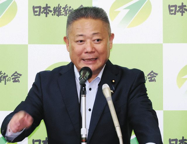 記者会見する日本維新の会の馬場代表