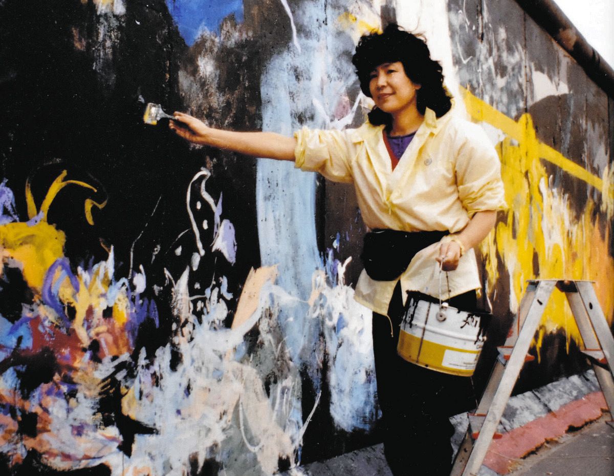 ベルリンの壁 破片 東西ドイツ統一 No.28483 崩壊直後、ベルリンの壁に絵を描いた唯一の日本人画家 東西ドイツ統一