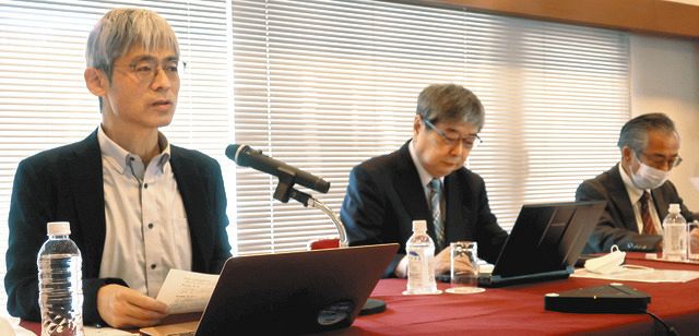 原子力政策を転換させる法案に反対を表明する龍谷大の大島堅一教授（左）ら＝17日、東京都千代田区で
