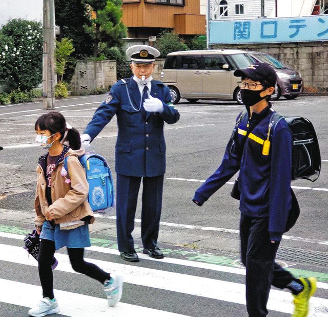 交通指導員は88歳 「子どもが好きだから」登校見守り38年 折原さん