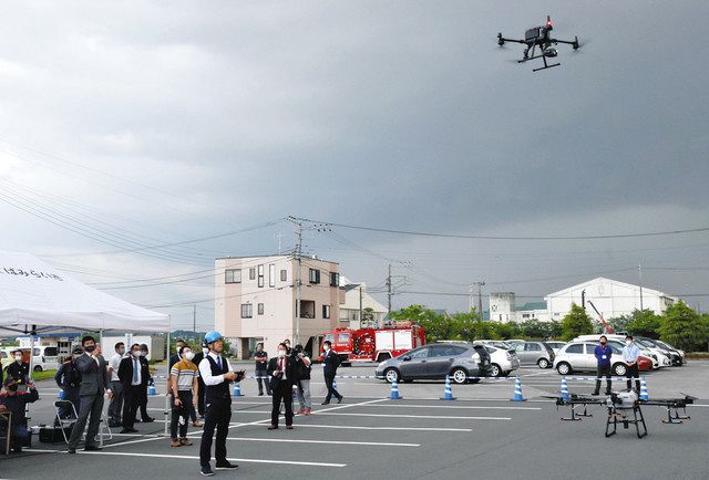 ドローンの模擬飛行の様子＝つくばみらい市で 