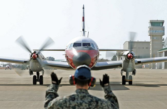 航空自衛隊の飛行点検隊YS11が引退 入間基地でラストフライト