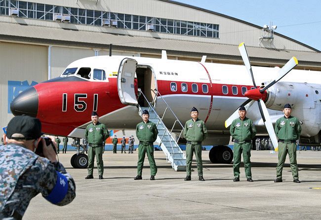 航空自衛隊の飛行点検隊YS11が引退 入間基地でラストフライト