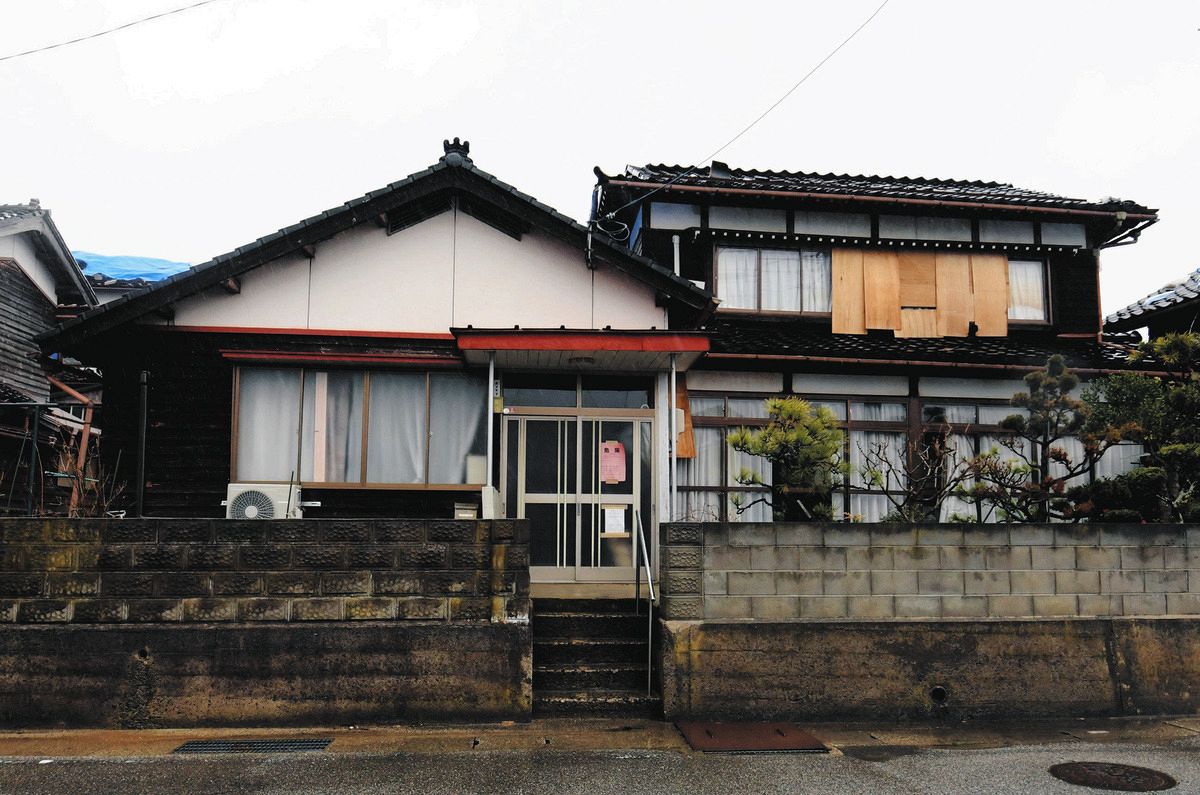 地震で被害を受けた藤田賢誠さんの自宅