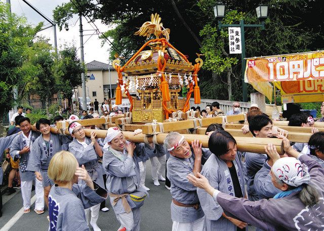 神輿や奉納相撲 熱気と歓声 立川の諏訪神社、4年ぶり本格開催：東京