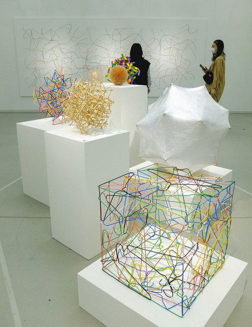 躍動する造形美 アクリル画や「百均」作品 森竹巳さんが個展 軌跡