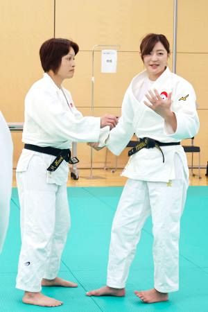 角田夏実「今できることを」 柔道教室で高校生を指導：東京新聞