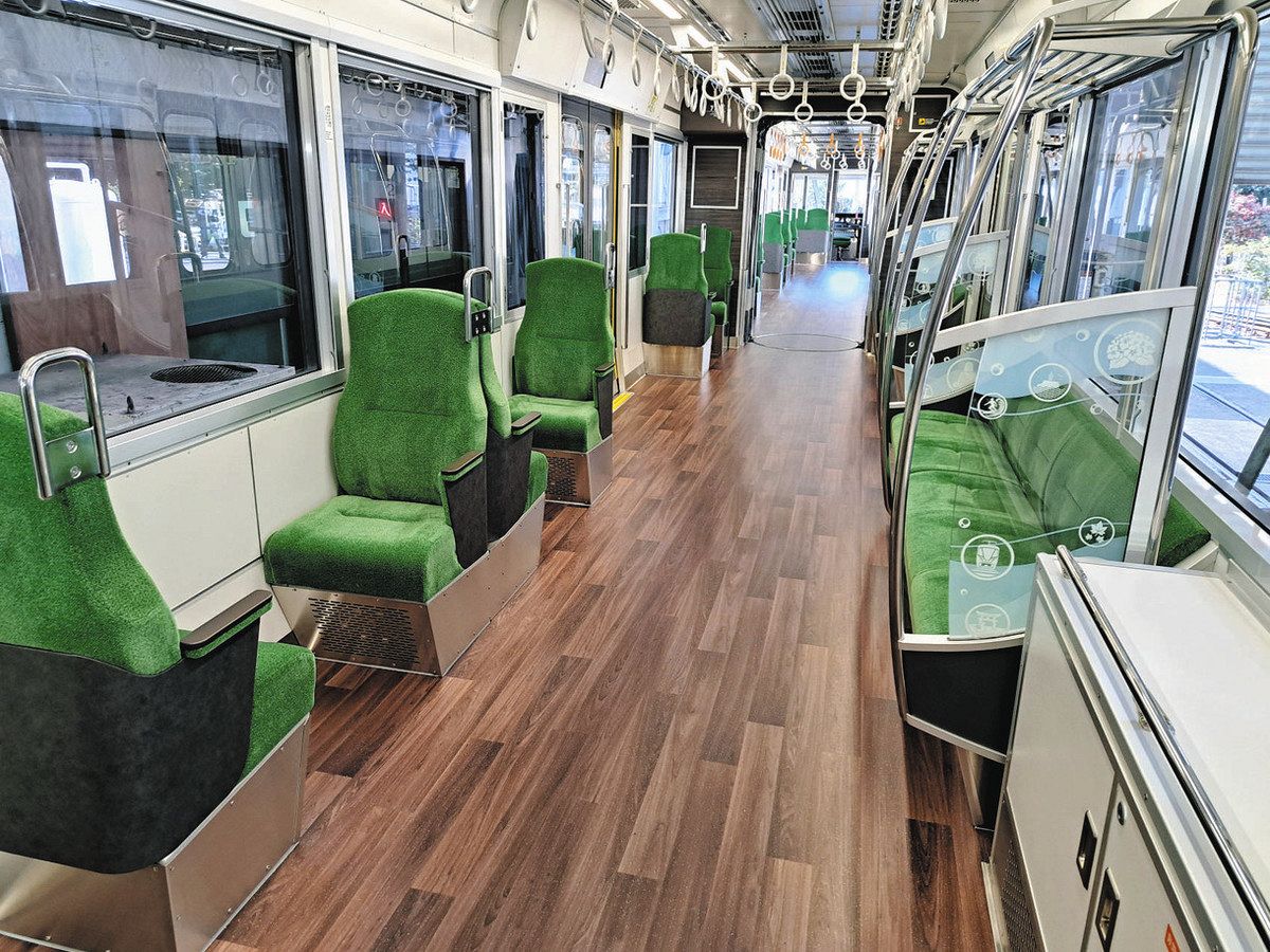 海が見やすい 江ノ電新車両 20年ぶり導入「700形」お披露目 4月以降2 