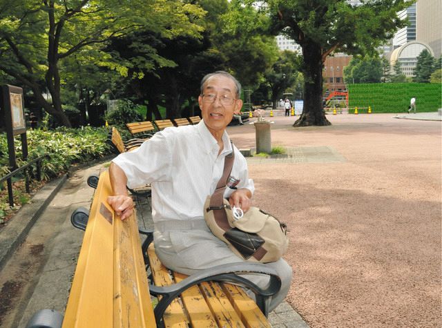 「多くの人に愛された思い出ベンチが撤去されてしまうのは忍びない」と話す日比谷公園元管理所長の高橋裕一さん