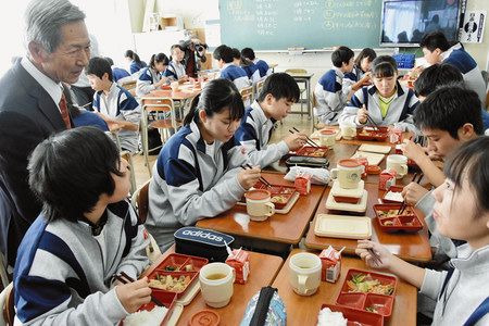 デリバリー給食を再加熱 予想以上においしい 伊勢原 中沢中学校 東京新聞 Tokyo Web