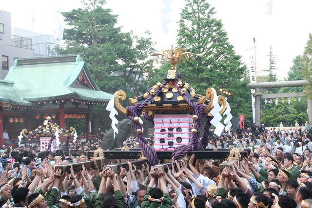 2026年【5月に行く！】街を練り歩く神輿に熱狂し、新茶の味わいを