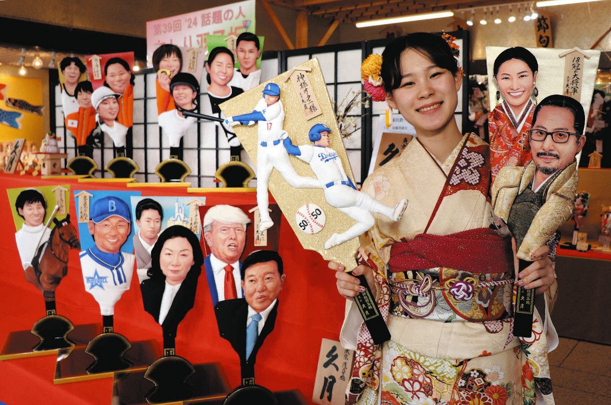 今年の「顔」勢ぞろい 浅草橋「久月」で変わり羽子板披露：東京新聞